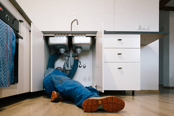 Professional Emergency Plumber technician working in Edmonds, WA